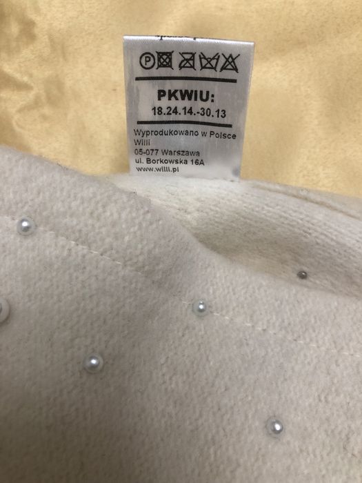 Оригинальная шапочка женская