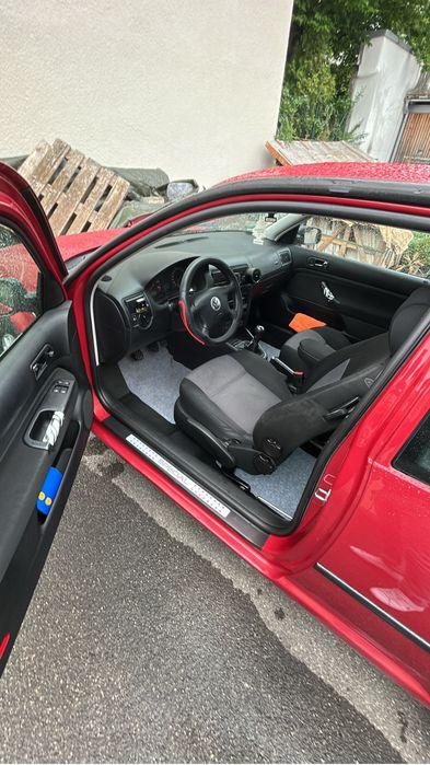 Volkswagen - Golf IV- 2.0 i