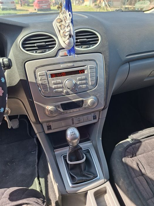 Ford focus 2009.sau schimb cu utilaje