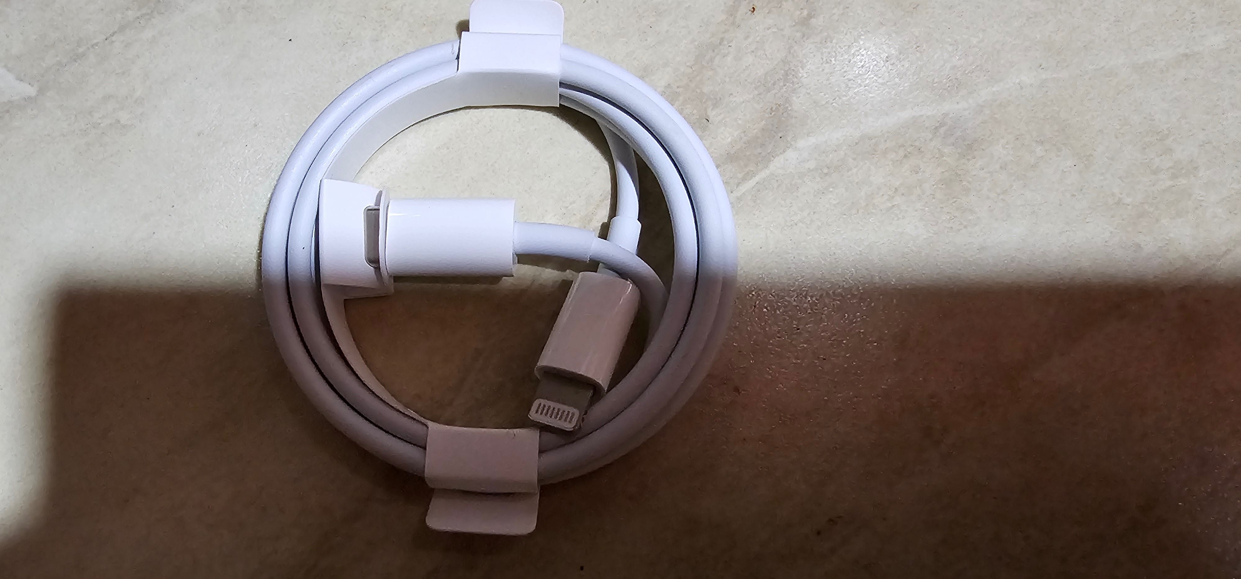 Оригинален кабел за Аифон iPhone 12, 12 pro max, 13, 13 pro max 14 pro ...