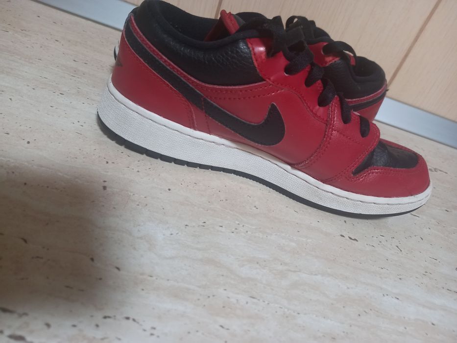 Adidașii Nike giordan 38,5