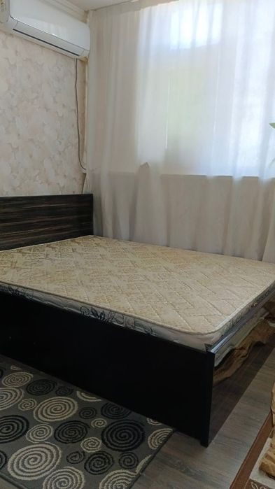 Срочно кровать двухспальная с матрасом