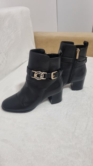 Ghete piele Guess