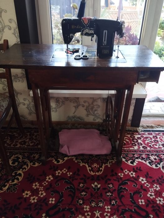 Продам швейную машину fukznik kl 90 . 
Швейная машинка Lucz