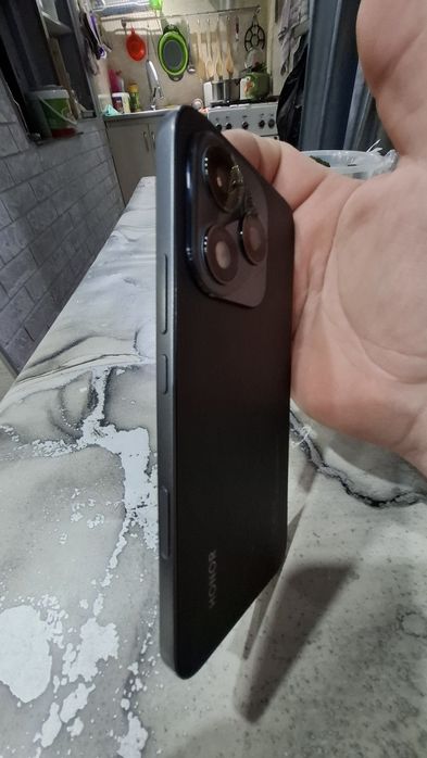 Продаётся телефон хонор400лайт.