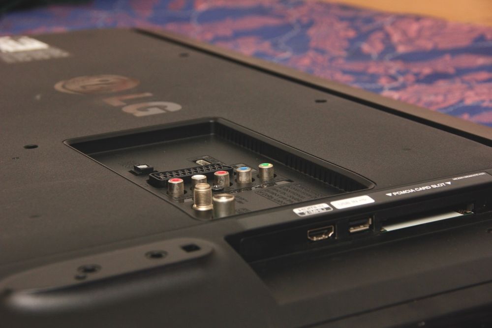 Продам телевизор LG срочно.