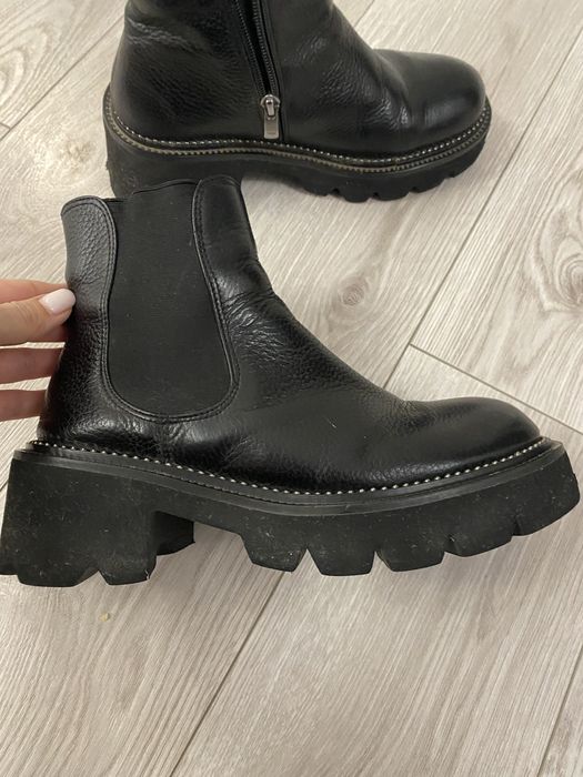 Продам ботинки женские челси