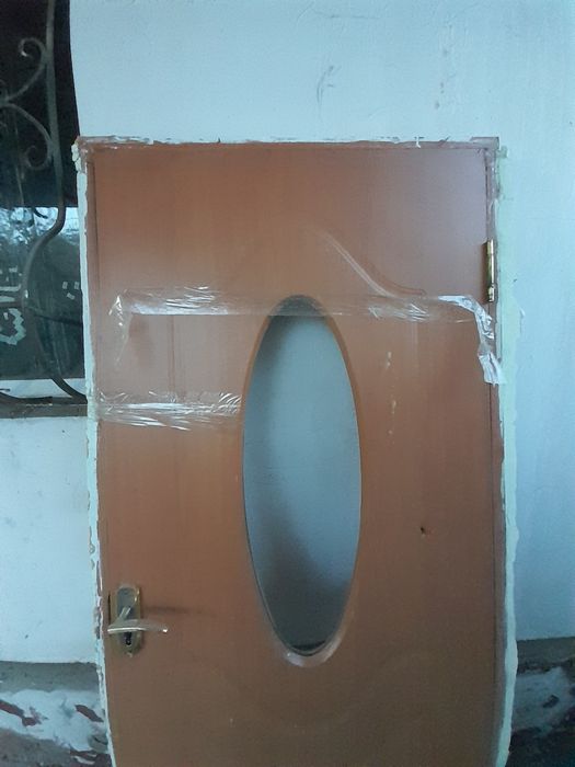 Продам межкомнатный дверь