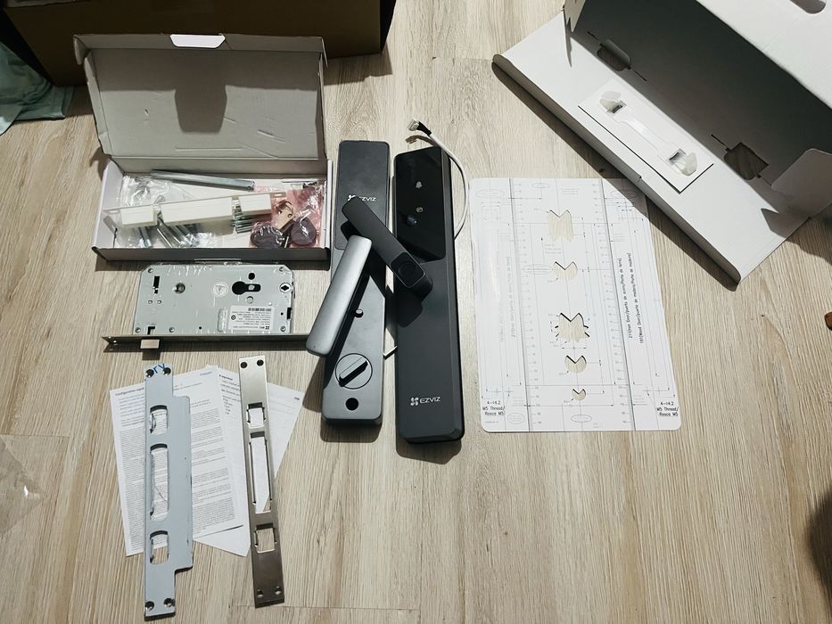 Продам биометрический замок Ezviz