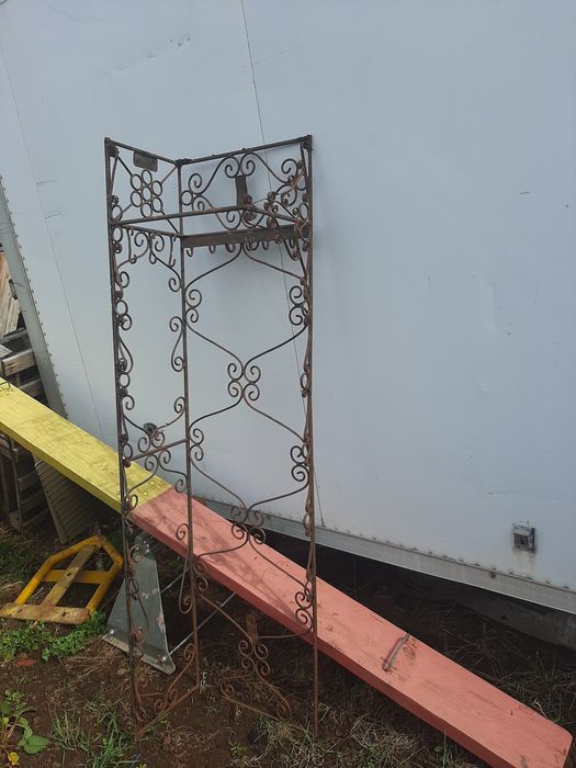 Vând cuier fier forjat