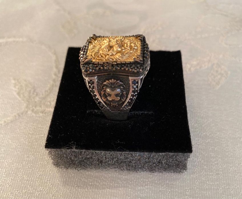Мужское кольцо со львом