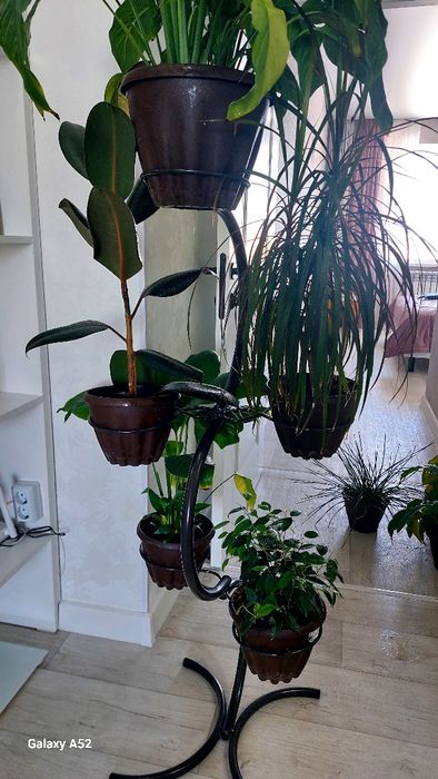 Продам подставку для цветов