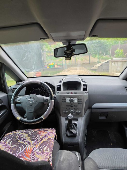 Dezmembrez Opel Zafira B 1.9 tdi