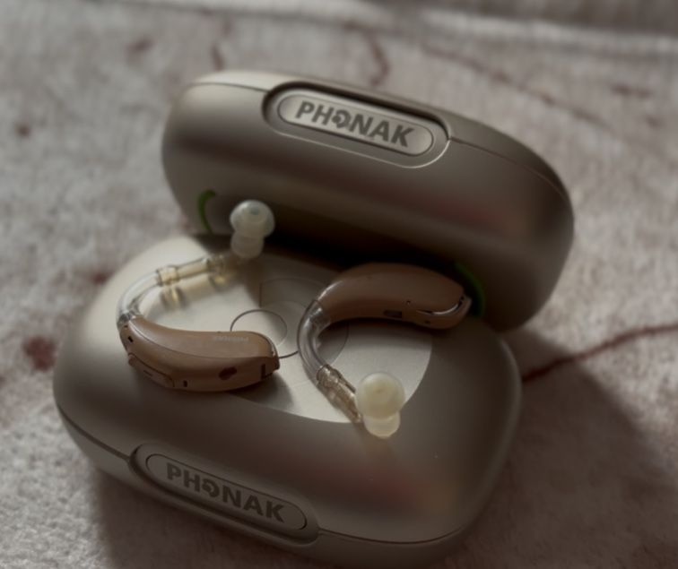 слуховой аппарат,2 за цену 1!