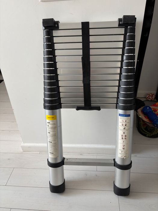 Vand scara telescopica, impecabila.