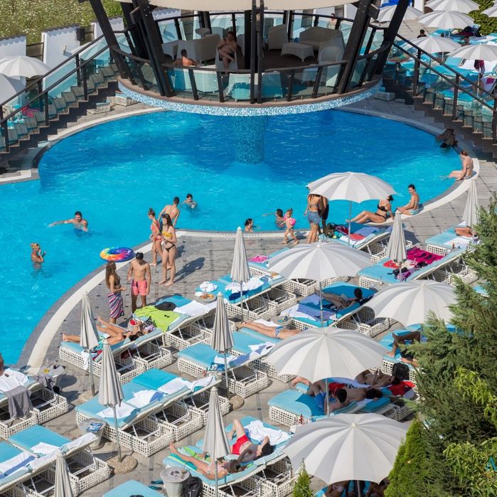 Inchiriez apart 2 cam militari residence langa piscina