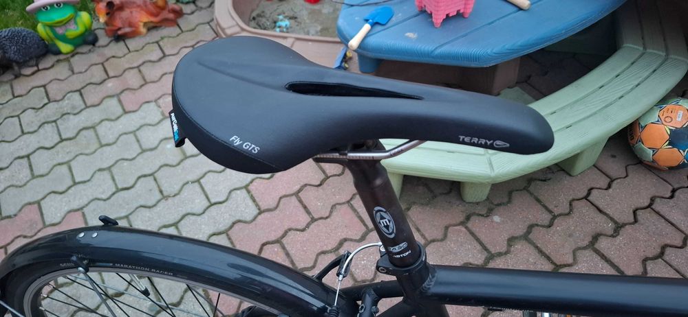 Bicicleta oras/naveta Cube Hyde Aluminiu, marimea 50, 3x8v SRAM, roti 28" cu dinam butuc fata,