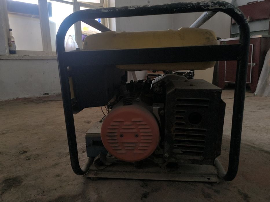 Бензиновый генератор