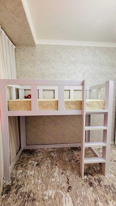 Детская двухярусная кровать