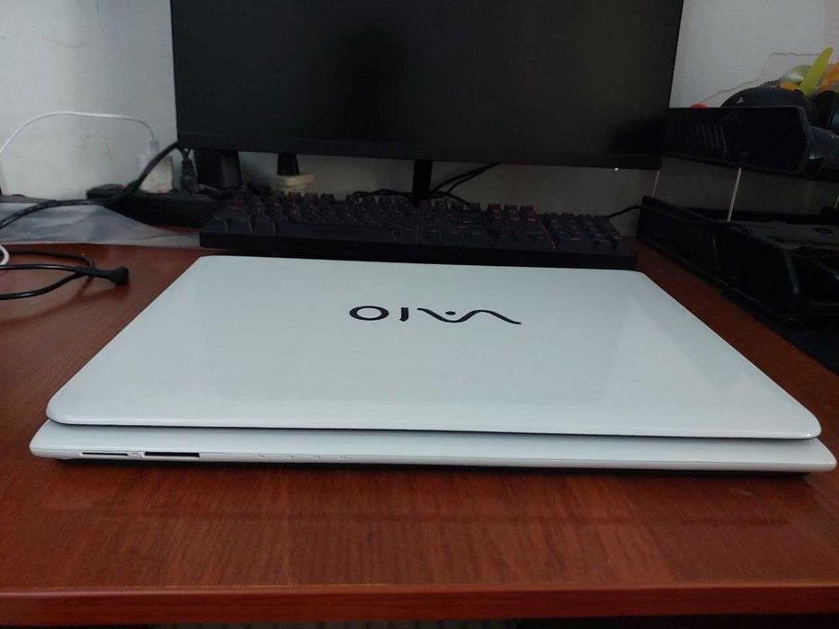 Продает ноутбук Sony Vaio
