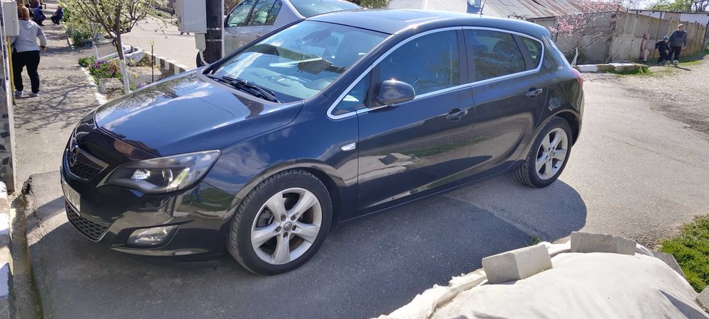 Opel astra.j 2012