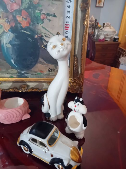 Фигури,свещници,солници,ангелчета и други.