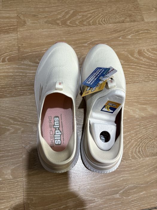 Кроссовки женские