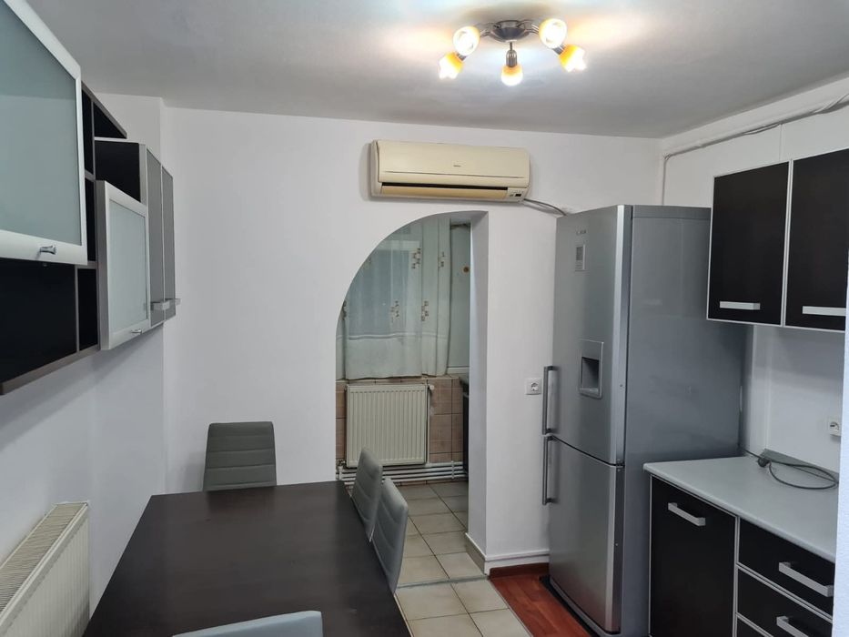 Închiriez apartament