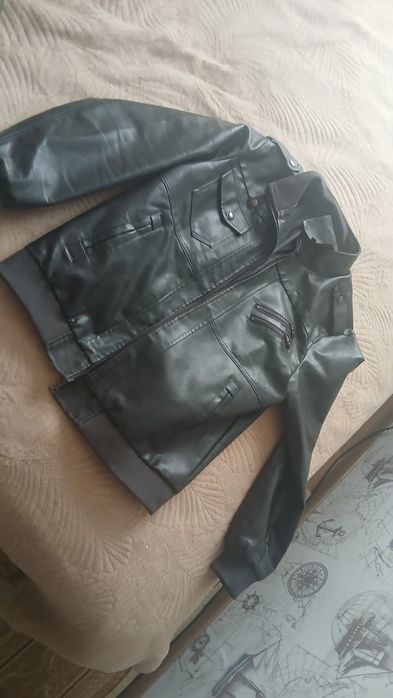 Продам кожанку размер L