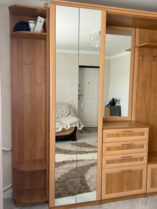 Очень вместительный угловой шкаф
