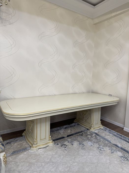 10 talik yaxshi saqlangan stol va stul