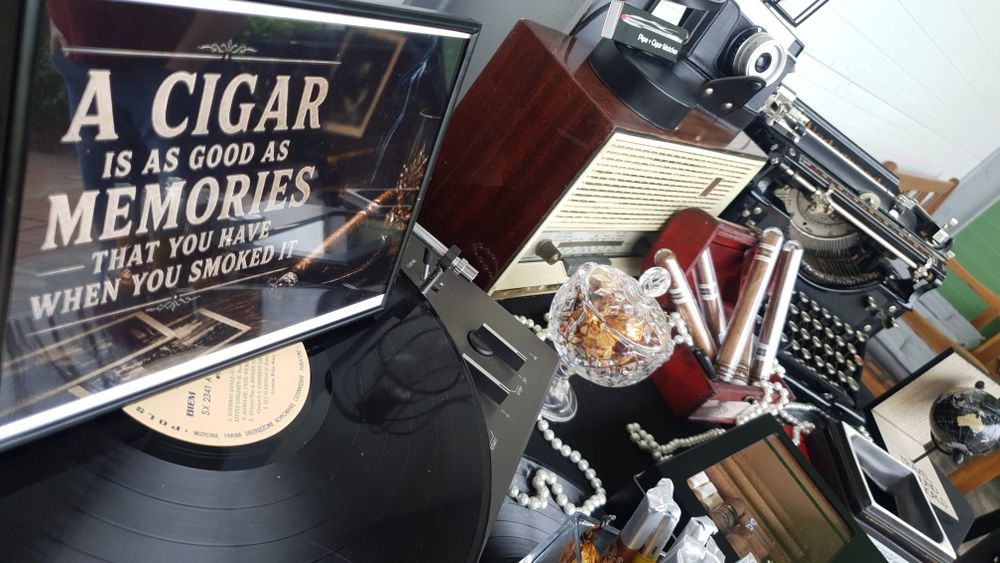 Cigar Bar  si Gentlemen's Corner