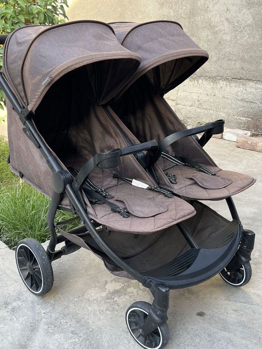 Коляска сотилади, эгизаклар учун