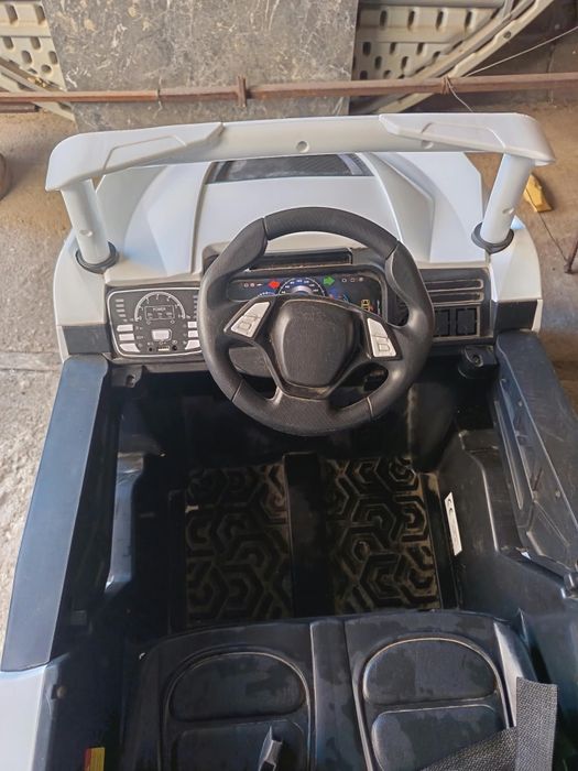 Mașinuța electrica
