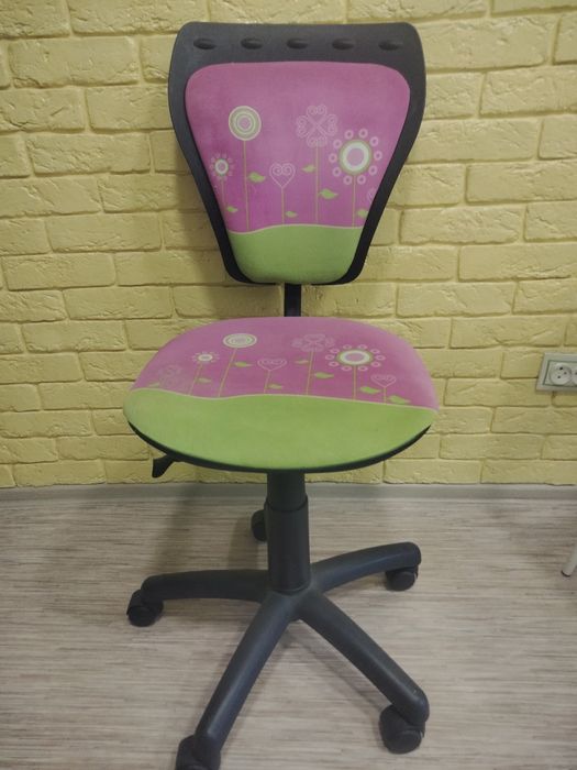 Продам детский компьютерный стул