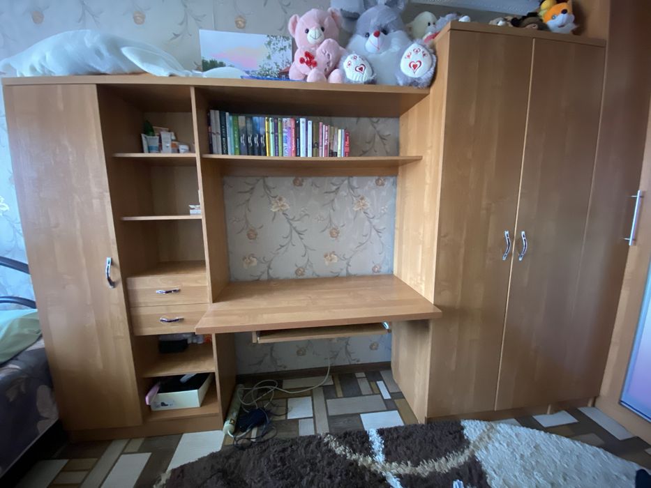Стенка  в комнату