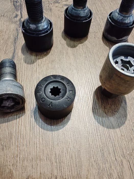 Комплект секретни болтове "Tiguan"