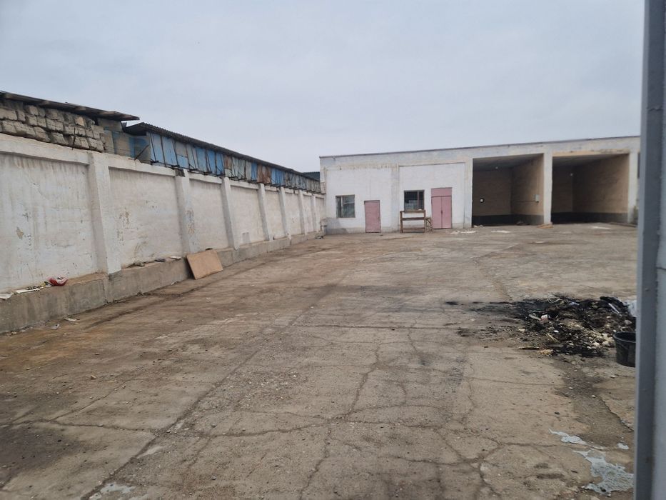Qarshi shahrida 16 sotixlik sanoat binosi sotiladi