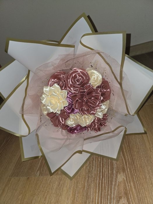 Buchete de flori din satin