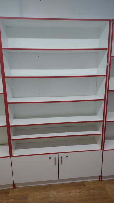 Продам торговые шкафы бу