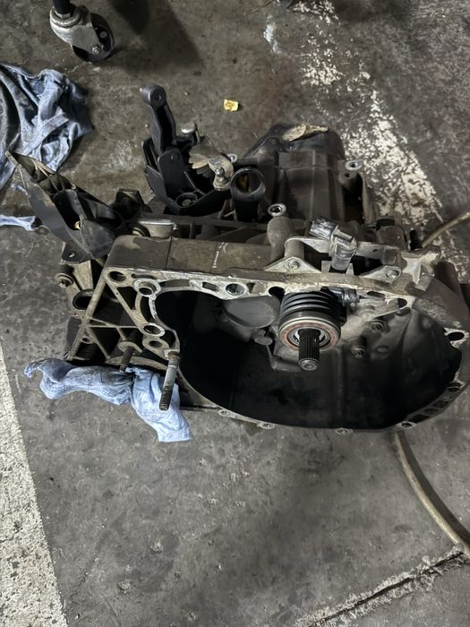 Cutie Viteze Dacia Duster 1.6 benzina 5 trepte