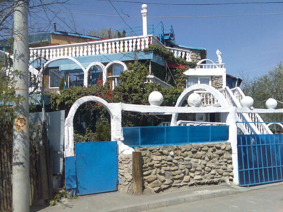 inchiriez camera  la curte