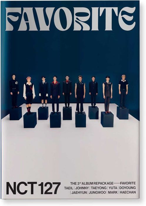 Колекционерски K pop албуми, картички и други в снимките