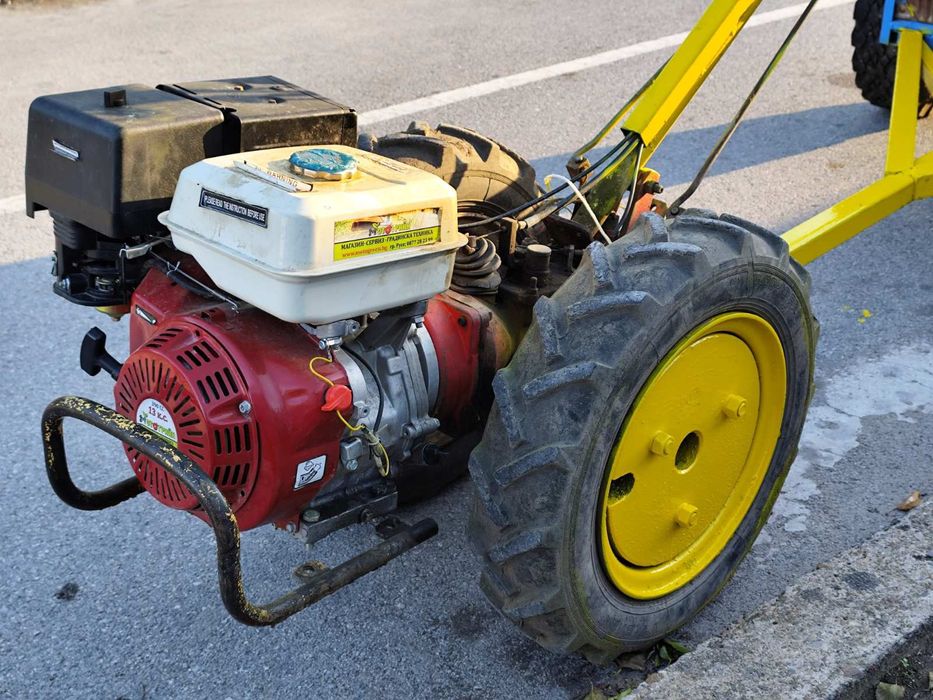 Продавам пловдивски мотоблок 13 к.с с ремарке