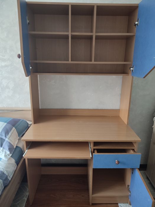 Продам компьютерный стол