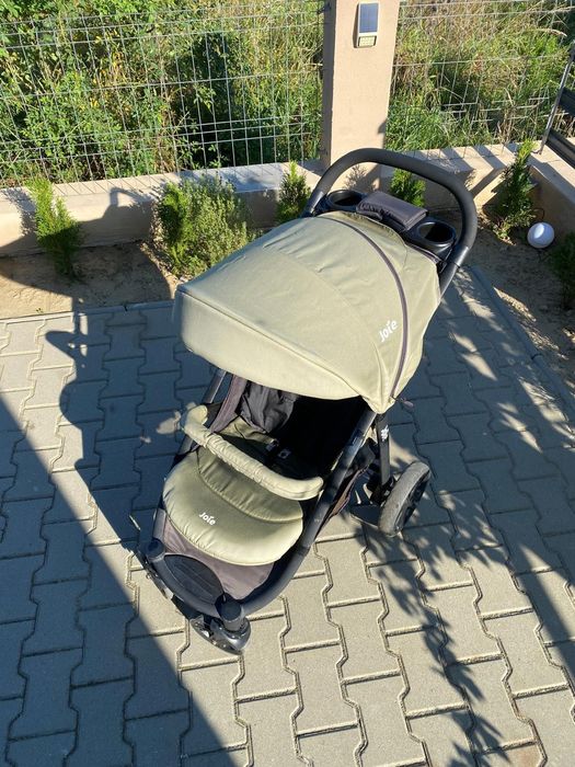 Carucior Joie + saculet iarna (cumparat separat), stare foarte buna