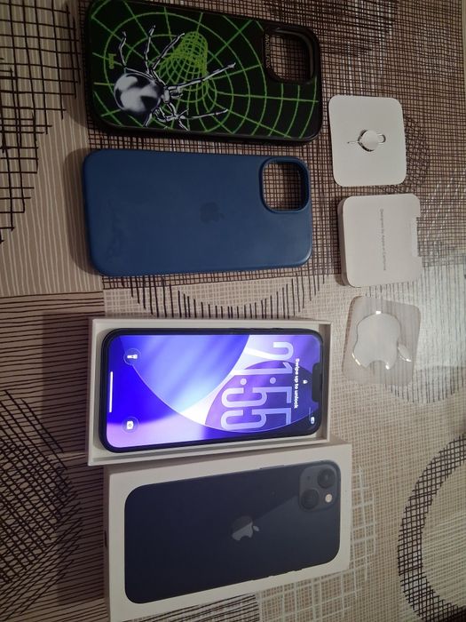 Телефон Iphone 13
