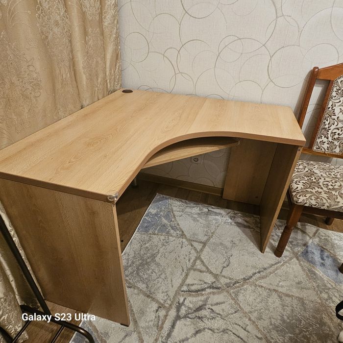 Продам компьютерный стол