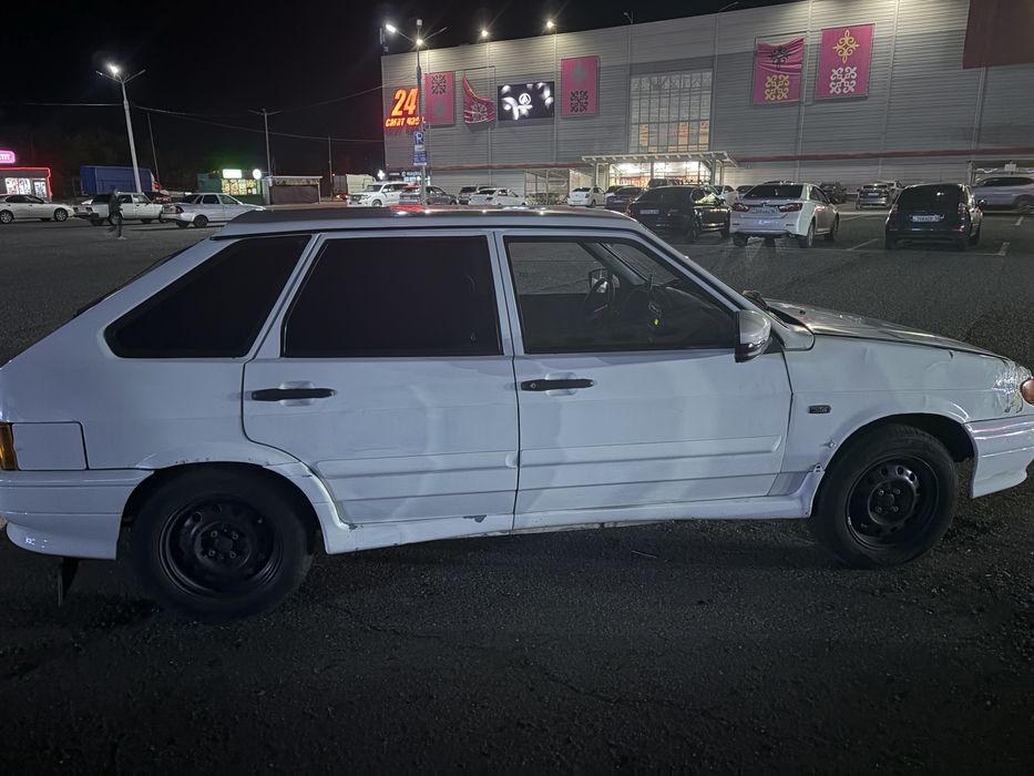 Ваз 2114    Белый .