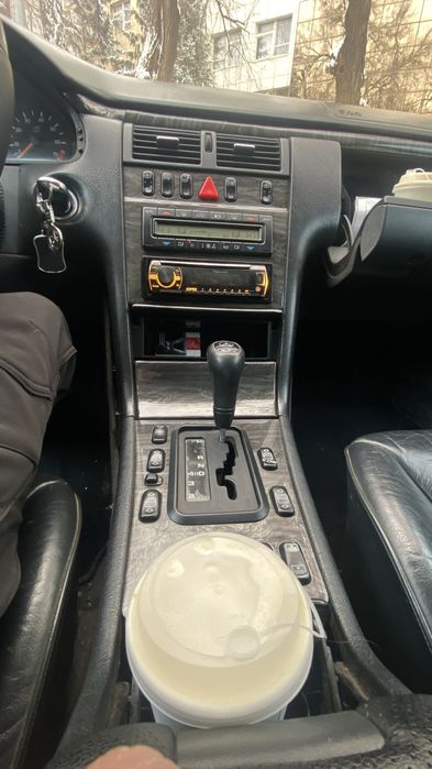 Продам Мерседес Е320